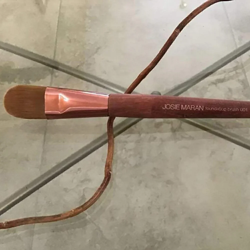 Josie Maran Foundation Brush #001  / FULL SIZE / BRAND NEW